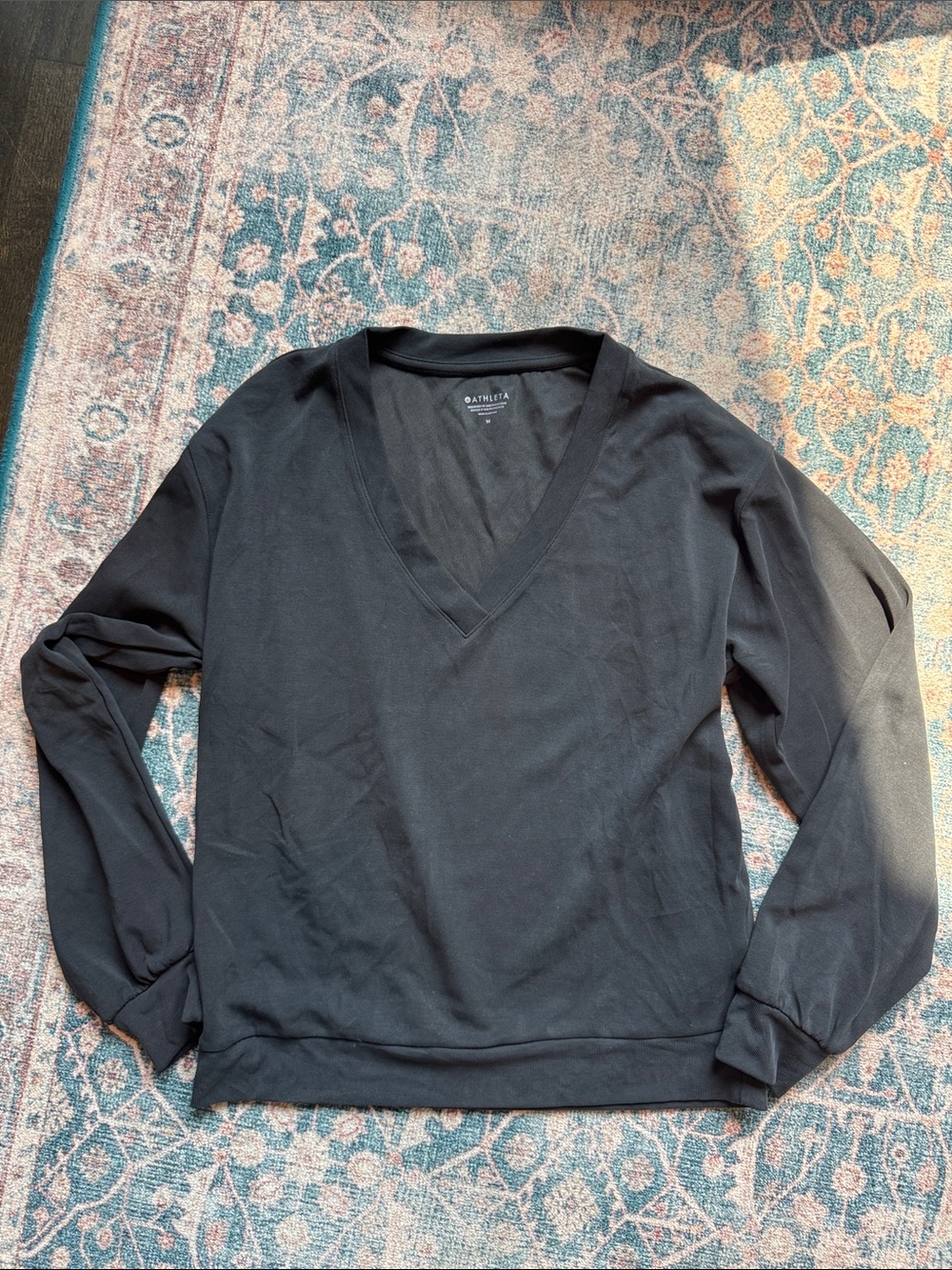 Athleta Seasoft V-Neck Long-Sleeve Tee in Black, Size Medium